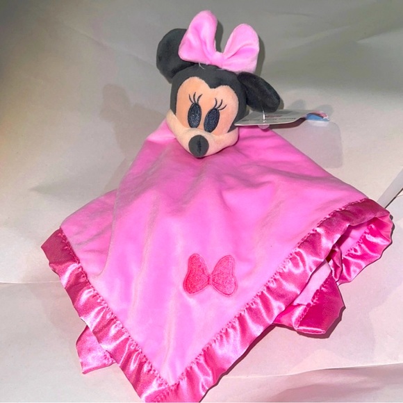 Closet clear out!! Minnie mouse baby blanket - Picture 1 of 2